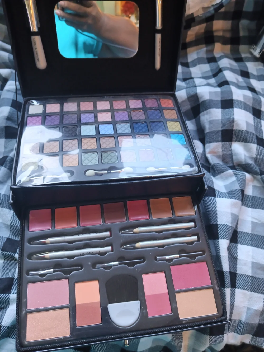 Neutral & Colorful Eyeshadow Palette - Multi-Color